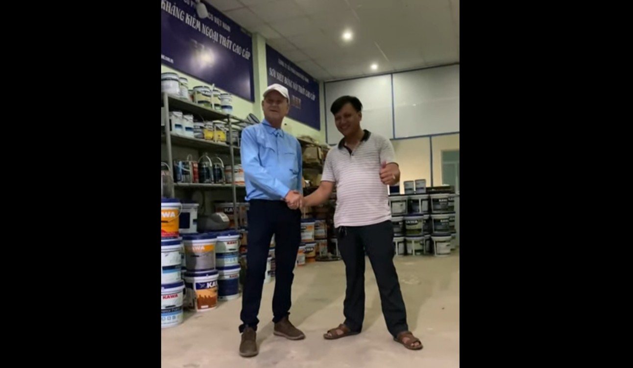 Chuyên Gia Mỹ Thăm Và Làm Việc Tại Nhà Phân Phối Sơn KAWA