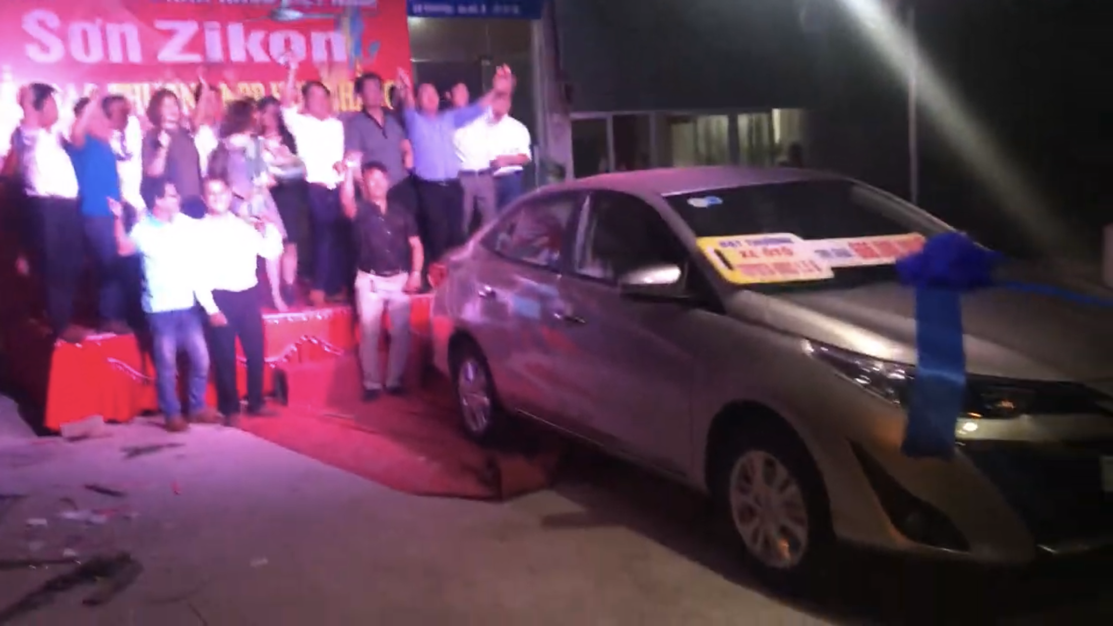 Trao thưởng Ô tô Vios cho NPP Hùng Hằng Yên Bái 11/2018