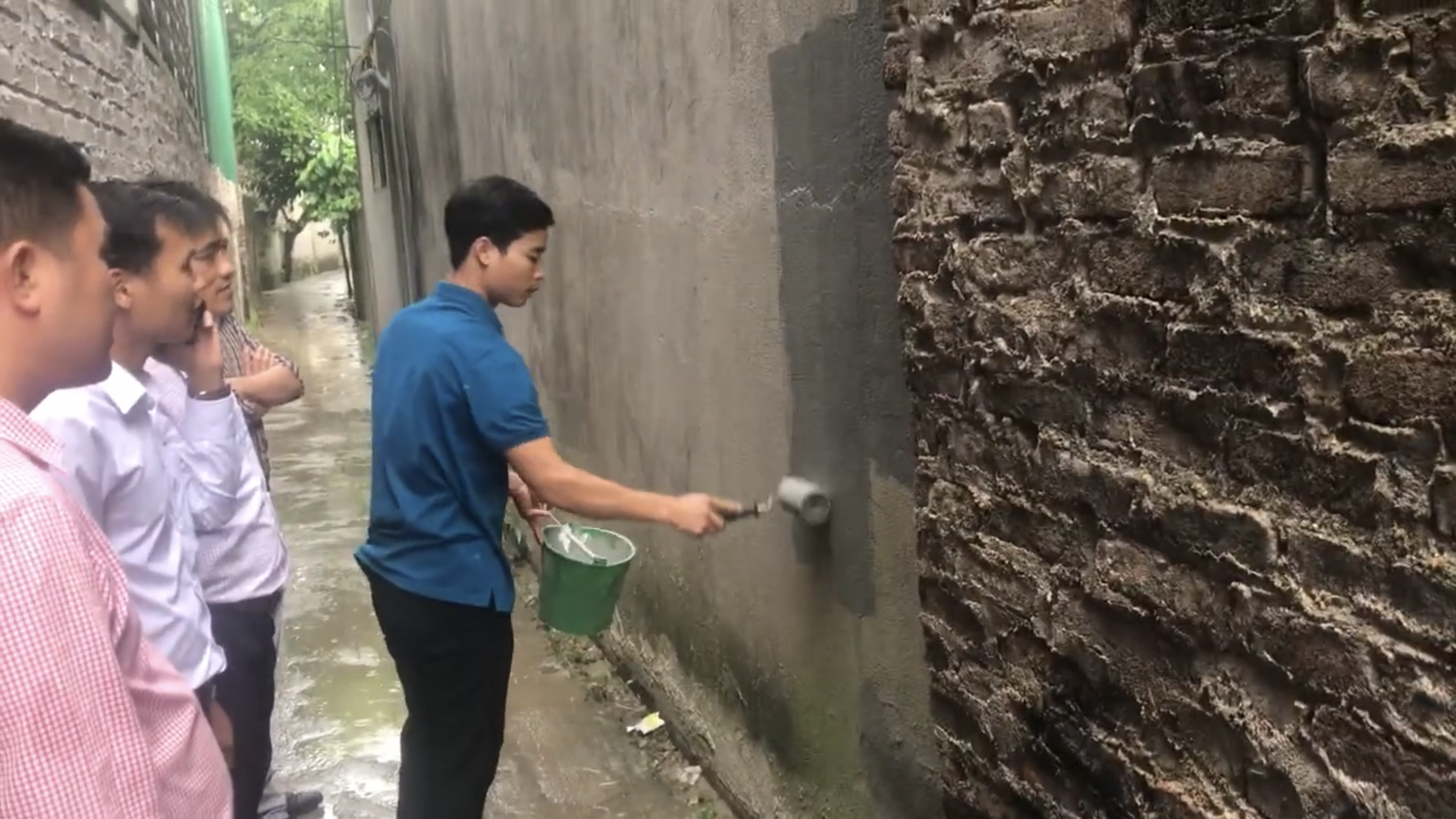 Chống thấm trộn xi măng ZIKON,KAWA có thể thi công kể cả trong thời tiết bất lợi (mưa )